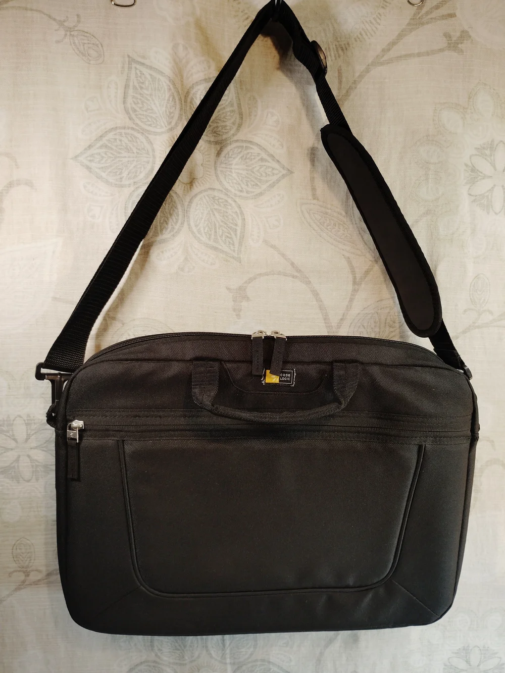 Case Logic Black Laptop/Messenger/Briefcase Bag